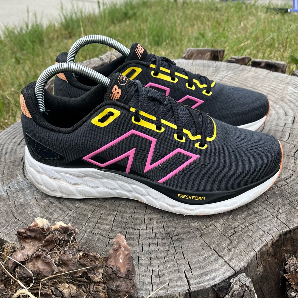 New Balance Women's 680 Black and Pink Running Shoes Size 9